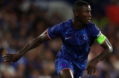 Moisés Caicedo vuelve a la capitanía el Chelsea