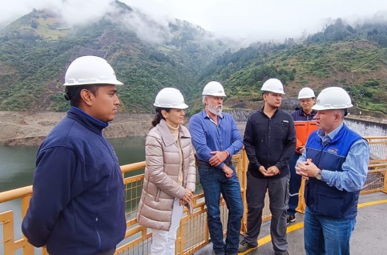 Embalse Mazar presenta incremento de 20 centímetros de agua tras lluvias en cuenca