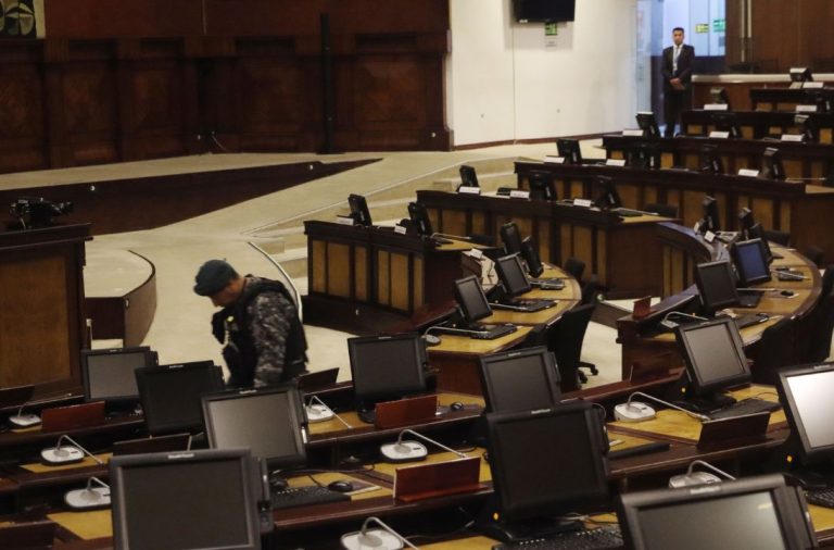 Mónica Palencia acude a la Asamblea Nacional para su juicio político