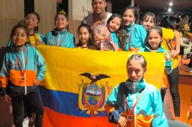 Academia de baile Wepa de Ecuador campeón de baile de salsa en Punta`l Pie World Championship