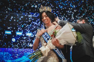 Jenniffer Tutivén tras ser coronada como reina de Guayaquil.