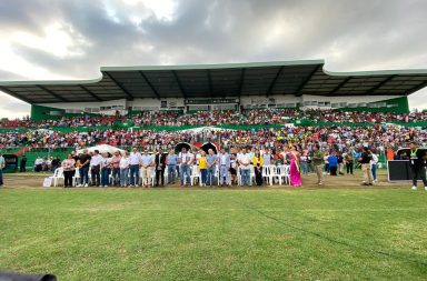 Jugadores de más de 80 equipos, de seis países, participaron de la inauguración del Mundialito Portoviejo Cup 2024.