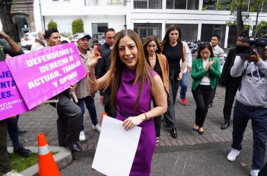 La asambleísta Lucía Jaramillo acudió personalmente a una audiencia en el Tribunal Contencioso Electoral (TCE), en Quito.