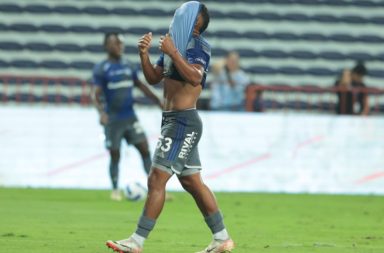 La crisis futbolística e institucional que pesa sobre Emelec está lejos de terminarse y más bien parece ahondar.