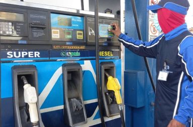 Las gasolinas Ecopaís, Extra y Súper bajarán sus precio desde este sábado 12 de octubre del 2024, en todo el Ecuador.