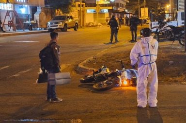 Los dos hombres, quienes resultaron abatidos por la Policía, en Manta, recibieron el mismo balazo, confirmó la Policía.