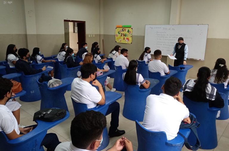 Nuevas jornadas de clases en Ecuador por los cortes de luz.