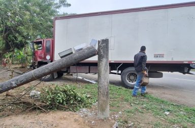 Triple choque en la vía Santo Domingo-El Carmen