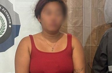 Una mujer identificada como María G., tendría relación con el asesinato de un policía en la provincia de Esmeraldas.