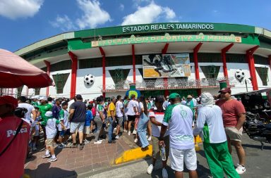 Liga de Portoviejo juega con Estrella Roja en el Estadio Reales Tamarindos