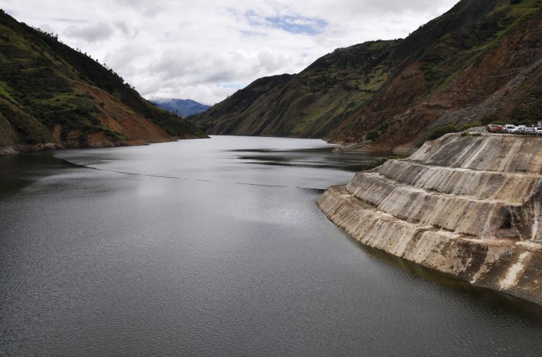 El embalse Mazar registra un drástico descenso en su cota