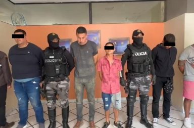 detenidos por robar en una casa