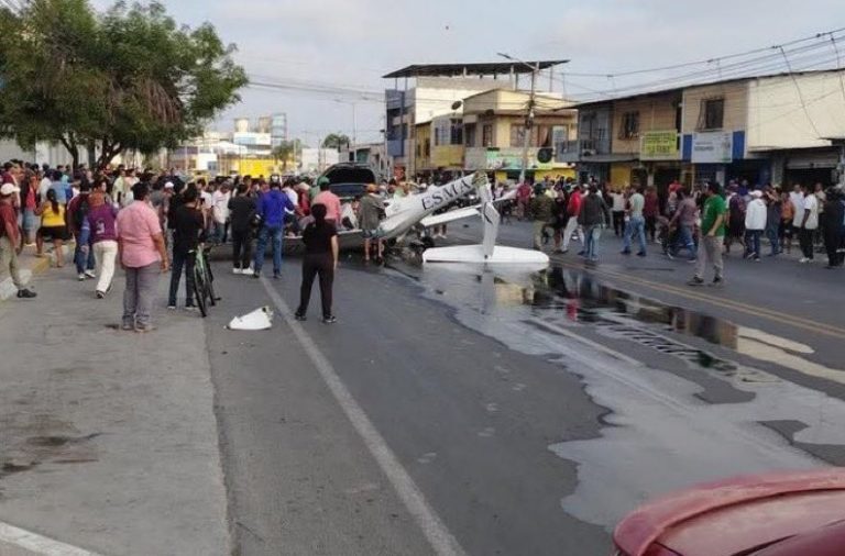 Dos oficiales de la Armada del Ecuador murieron tras estrellarse en una avioneta perteneciente a la institución.