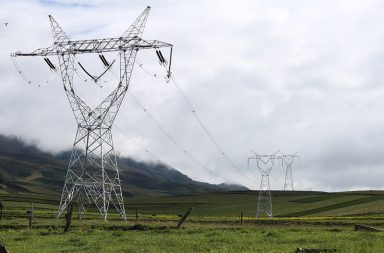 Ecuador estaría muy cerca de recibir energía desde Colombia, pero no se trata de un convenio entre gobiernos, sino un tema privado.