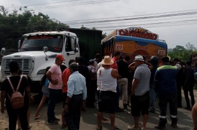 El choque entre una volqueta y un micro de pasajeros, tipo ranchera, cobró la vida de dos mujeres este lunes 4 de noviembre.