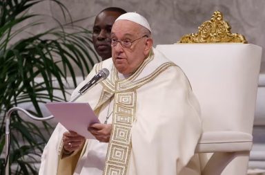 El Papa Francisco pide a la Iglesia acoger a parejas que conviven antes del matrimonio y divorciados