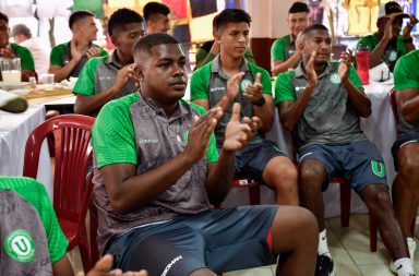 Jugadores de Liga de Portoviejo viajan a Guayaquil para partido decisivo