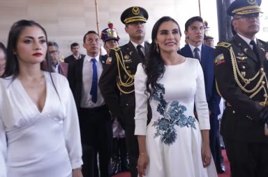 La vicepresidenta de la República Verónica Abad está de regreso en Ecuador y será recibida por el pleno de la Asamblea Nacional.