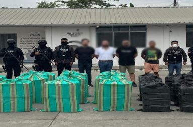 Más de una tonelada de droga incautó la Policía Nacional, tras un allanamiento realizado en Portoviejo, capital de Manabí.