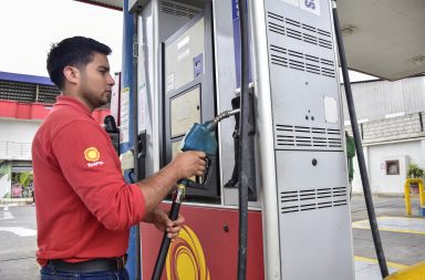 Precio de las gasolinas se modifican este martes en Ecuador