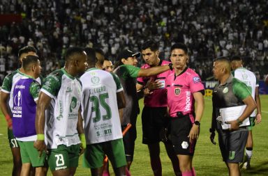 Presidenta de Liga de Portoviejo El arbitraje fue una burla