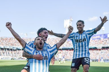 Racing de Argentina se coronó como el ganador de la Copa Sudamericana tras vender a Cruzaeiro de Brasil. El encuentro se disputó en el estadio La Nueva Olla.