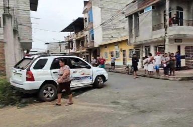 Un patrullero de la Policía y una furgoneta con estudiantes chocaron en Santa Rosa