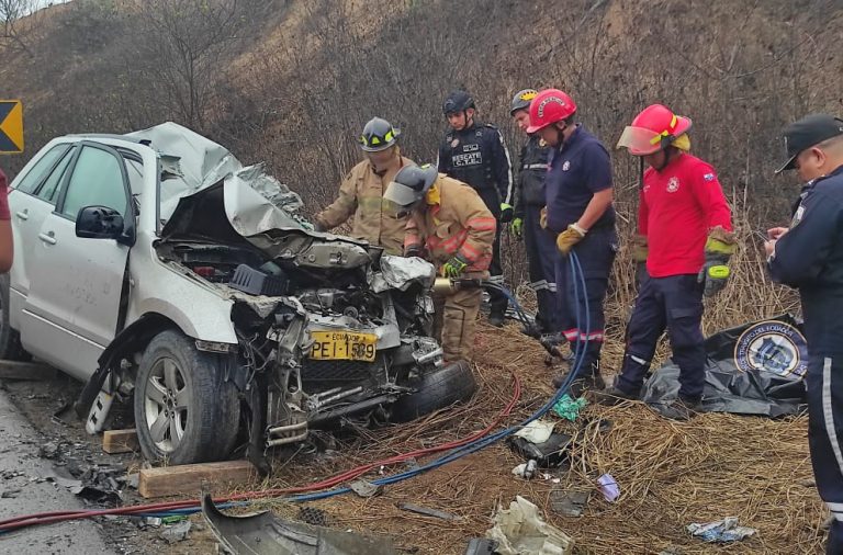 Accidente de tránsito deja un muerto y un herido en la vía Manta - Rocafuerte