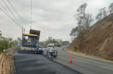 El bacheo en vías manabitas es una tarea urgente