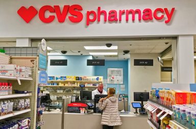 El Departamento de Justicia de Estados Unidos ha anunciado una demanda civil contra la mayor cadena de farmacias del país, CVS.