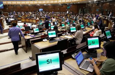 El transfuguismo político, más conocido como camisetazos, entre asambleístas, será sancionado en la Asamblea Nacional.