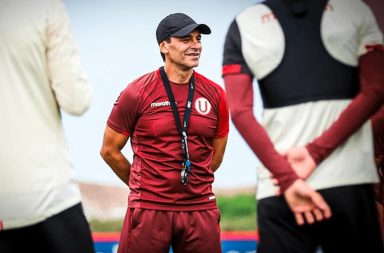 Fabián Bustos ha causado revuelo en el fútbol peruano al anunciar que renunciaría a la dirección técnica del equipo Universitario.