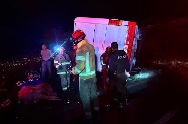 Accidente de bus deja 17 fallecidos y diez heridos en Loja