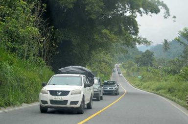 La vía Alóag-Santo Domingo, en el tramo correspondiente a la provincia Tsáchila, de 30 kilómetros, es aún de dos carriles.