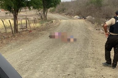 Los cadáveres de dos mujeres aparecieron en medio de una vía lastrada, en la parroquia La Pila, del cantón Montecristi.