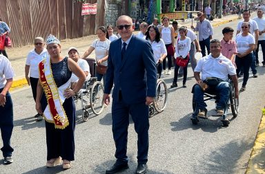 Parroquia Abdón Calderón de Portoviejo celebra 117 años con un desfile