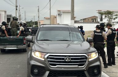 Policías y Militares ejecutan operativo en urbanizaciones privadas de Daule