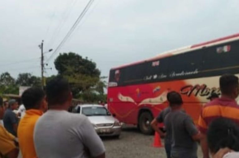 Sicarios mataron a dos hombres dentro de un bus en Los Ríos