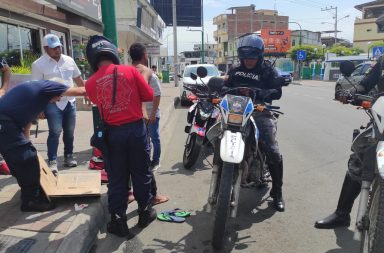 Un hombre, quien caminaba por la avenida Flavio Reyes, pleno centro de la ciudad de Manta, resultó apuñalado.