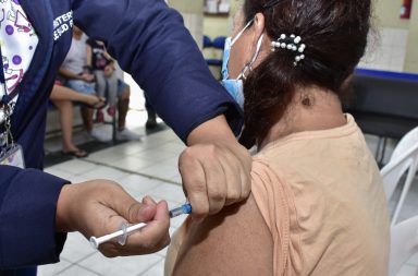 Abrirán más puntos de vacunación contra la influenza en Portoviejo