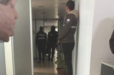 Agentes de la Policía y la Fiscalía General del Estado allanaron las oficinas del Consejo de Participación Ciudadana y Control Social (CPCCS), en Quito.