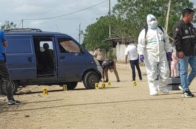 Chofer de una buseta fue asesinado en Montecristi, Manabí.