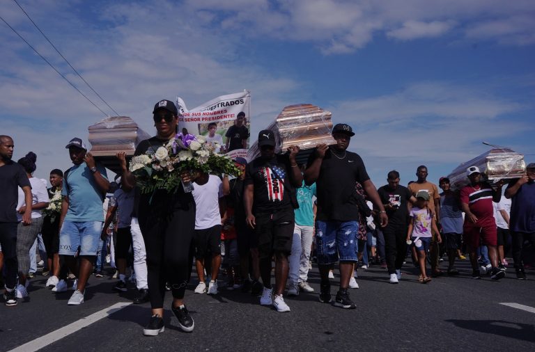 Clamor de justicia en sepelio de cuatro menores asesinados de Las Malvinas