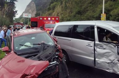 En la vía Quito-Papallacta se registró un accidente de tránsito que dejó dos personas fallecidas y ocho heridas, una de gravedad.