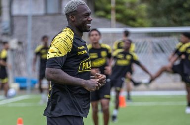 Felipe Caicedo, delantero ecuatoriano, ya trabaja en Barcelona SC bajo la dirección técnica de Segundo Alejandro Castillo. - copia