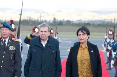 Edmundo González llega a Ecuador