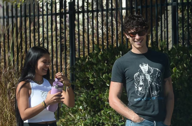 Shawn Mendes y la ecuatoriana Helena Gualinga