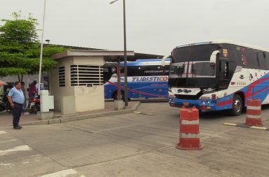 Terminal terrestre de Rocafuerte: el ingreso se destruye cada vez más