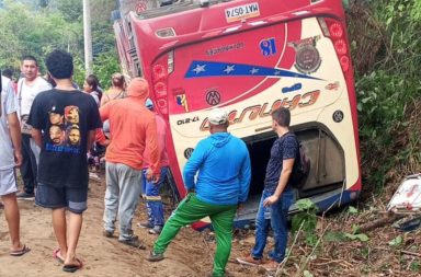 Muertos y heridos deja un accidente de tránsito en Junín, Manabí