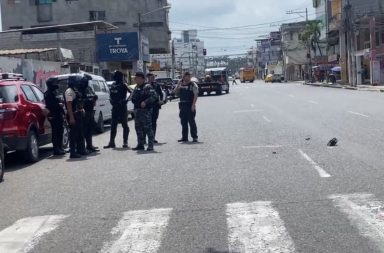 Policía y delincuente se enfrentaron en el centro de Machala, El Oro